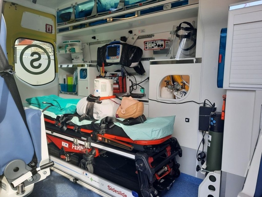 Pogotowie Ratunkowe w Radomiu ma nowe karetki. Nowocześnie wyposażone ambulanse jeżdżą do chorych
