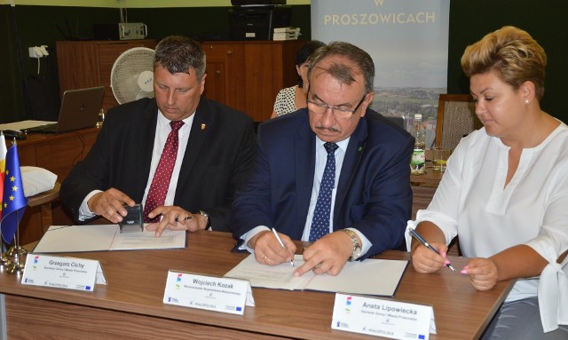 W poniedziałek została podpisana kolejna umowa o dotację, tym razem 5,5 mln zł na rewitalizację Proszowic