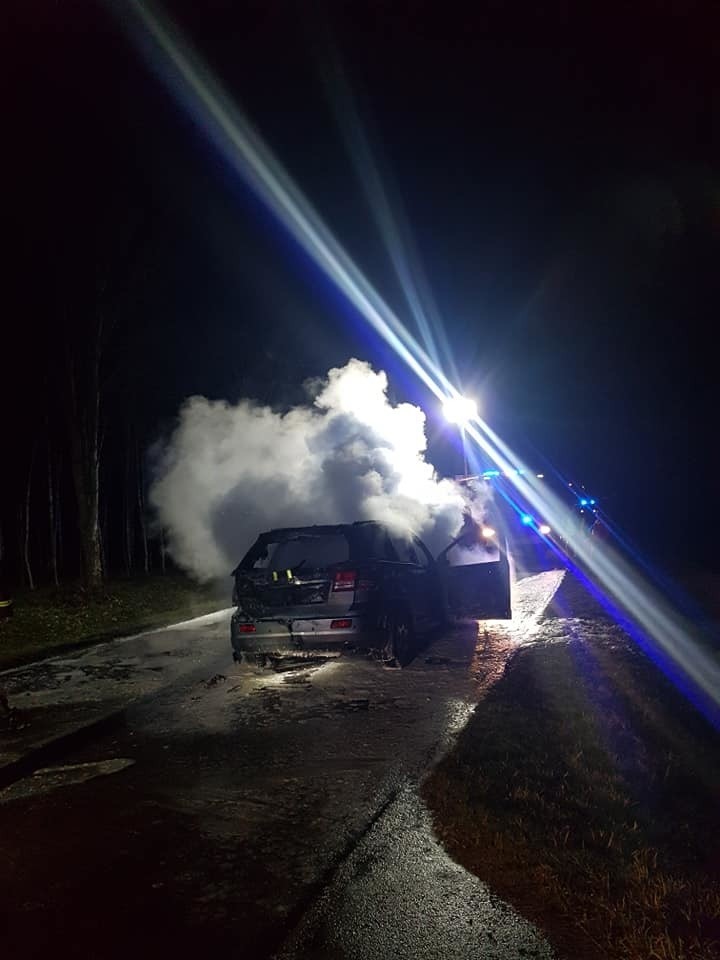 Sucholaski. Pożar samochodu. Auto zapaliło się na drodze [ZDJĘCIA]