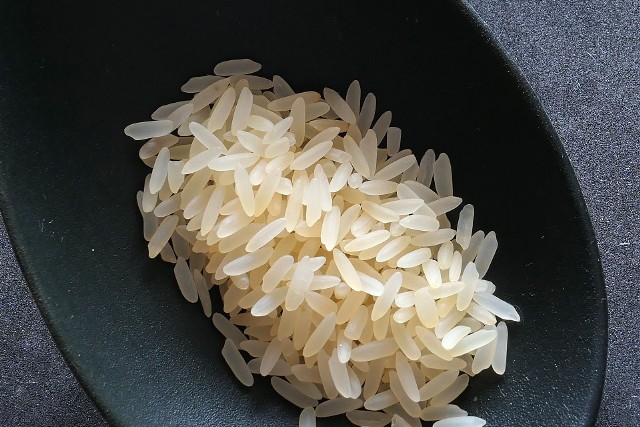 Ryż nie tylko dobrze smakujeNie wylewaj wody po ugotowanym ryżu!