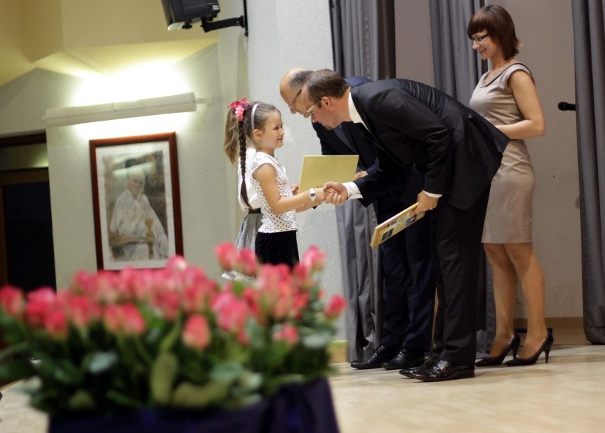 Prezydent Żuk wręczył stypendia najlepszym uczniom z Lublina