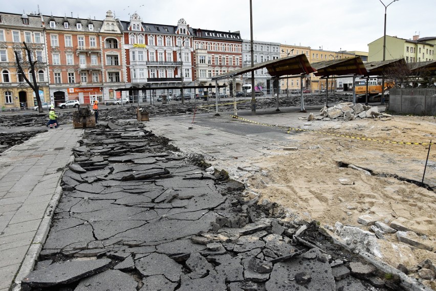 Centrum przesiadkowe Opole Główne. Płyta dworca PKS w...