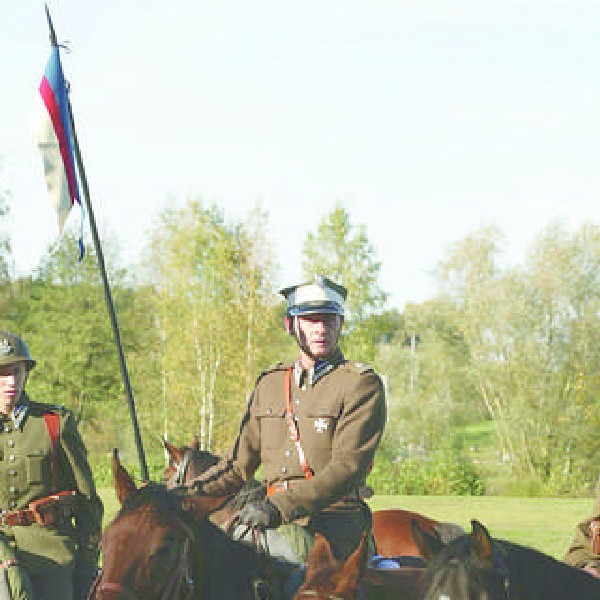 W Bydgoszczy działa Krajowe Koło Żołnierzy iół 16. Pułku Ułanów Wielkopolskich, które kontynuuje tradycje tej formacji. "Biali ułani" obecni są na wszystkich uroczystościach państwowych. Na zdjęciu Mariusz Uselis, szef bydgoskich ułanów.