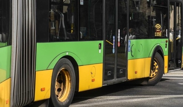 Winę za zderzenie ponosi kierowca samochodu osobistego, kt&oacute;ry otrzymał mandat.