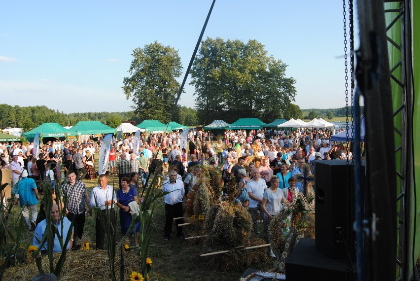 Wspaniałe dożynki gminy Włoszczowa w Łachowie z piękną pogodą i tłumem gości. Zobaczcie zdjęcia