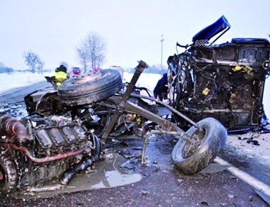 Do tego, tragicznego w skutkach wypadku doszło 18 grudnia ub.r. na trasie Augustów - Grajewo. Zderzyły się dwie ciężarówki, jedna osoba zginęła.