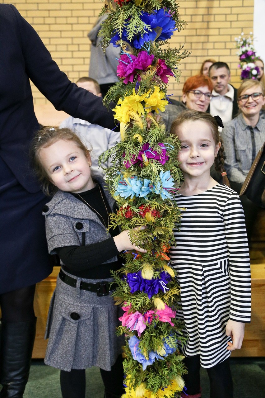 Przedszkolaki z niepublicznej placówki "Orzełek"...