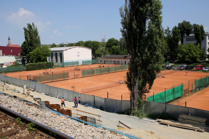 Kraków: Bloki mieszkalne w miejscu tenisowych kortów w centrum [ZDJĘCIA]