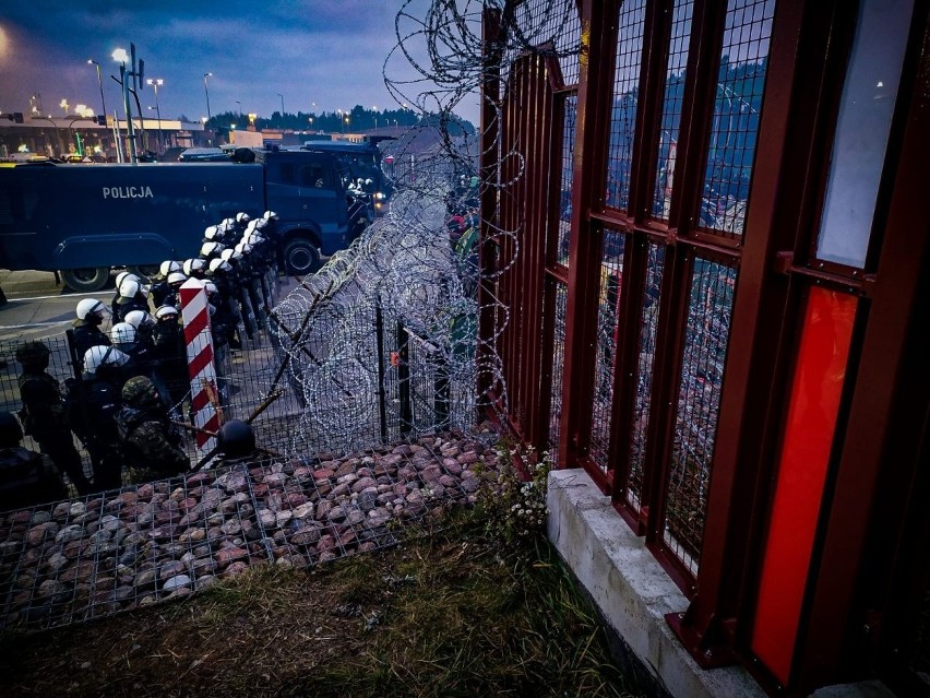 Kryzys na granicy. Najnowsze zdjęcia z wtorkowych zajść na granicy
