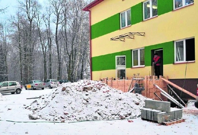 Modernizacja Samodzielnego Publicznego Zakładu Opieki Zdrowotnej w Bojanowie trwa mimo zimy.