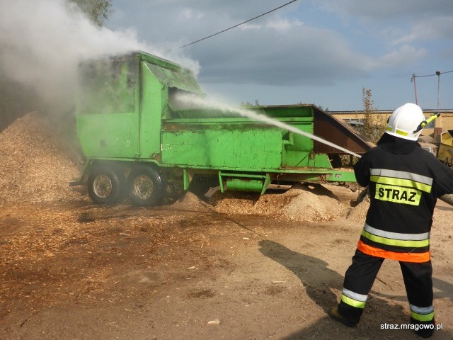 4 września strażacy z JRG Mrągowo i OSP Wyszembork zostali zadysponowani do pożaru spalinowego rębaka do drewna na terenie tartaku w Wyszemborku.