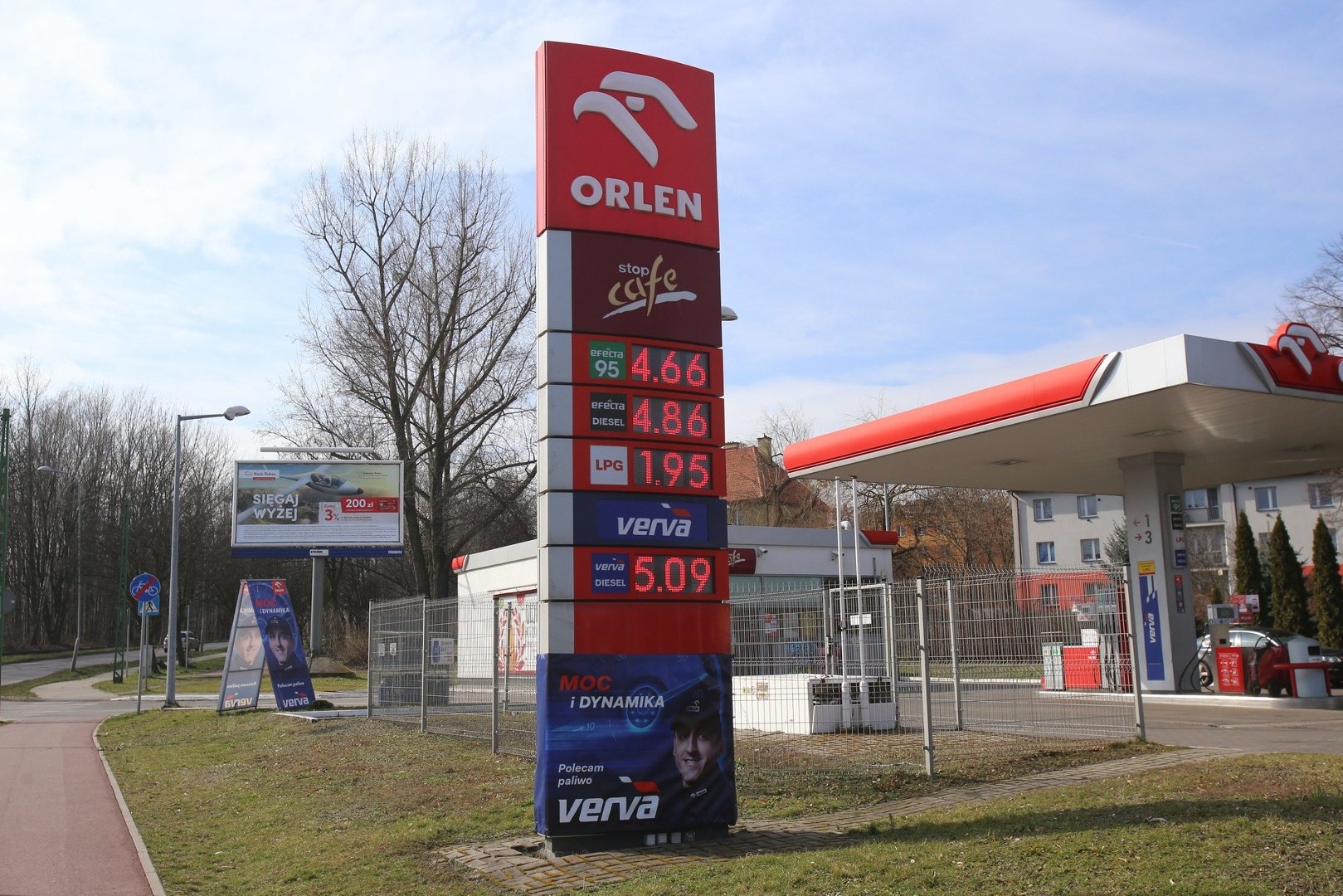 Benzyna i gaz są coraz tańsze. Ceny paliw spadają, a kierowcy korzystają z  obniżki na stacjach | Dziennik Zachodni