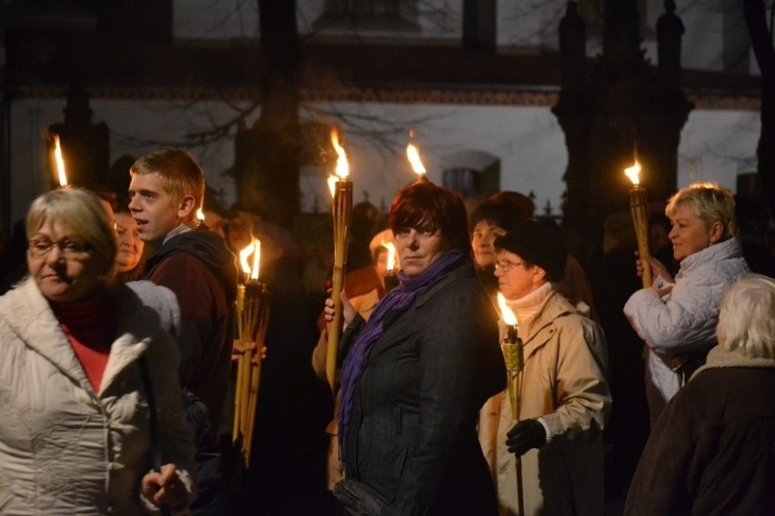 Bytom : Miejska Droga Krzyżowa w piątek, misterium w sobotę [ZDJĘCIA]