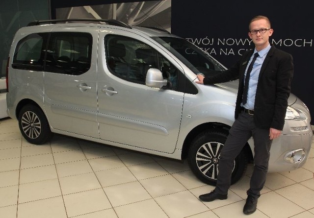 Okazja dla przedsiębiorców. Od stycznia zaoszczędząPaweł Bielecki, koordynator sprzedaży Rita Motors - kieleckiego dealera marki Peugeot - obok modelu partner, który będzie można kupić od stycznia z "kratką".