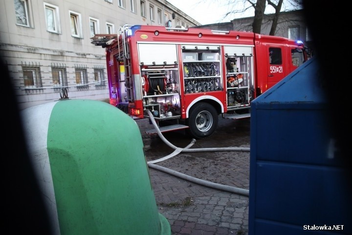 Pożar w Stalowej Woli. Nie żyje około 65-letni mężczyzna, lokator "perszinga" - znaleziono zwęglone zwłoki [ZDJĘCIA]