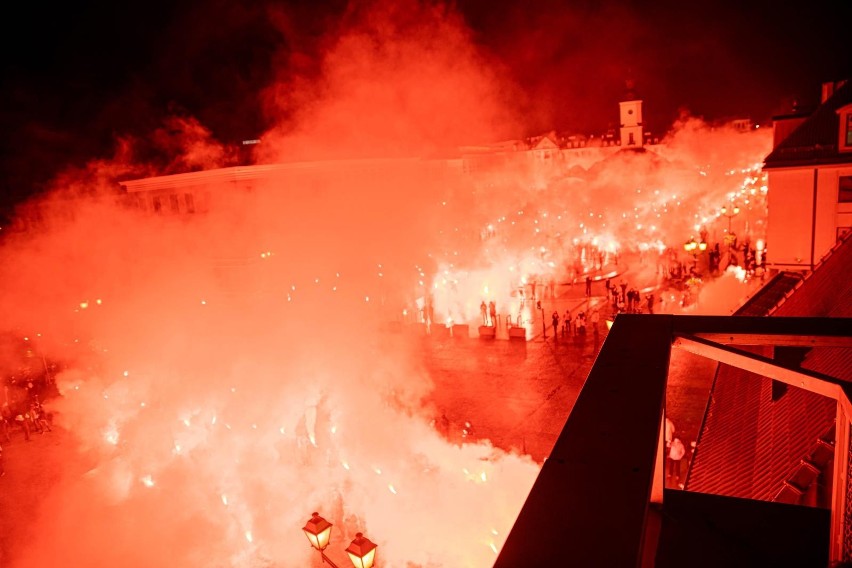 Tysiące rac na Rynku Kościuszki na stulecie Jagiellonii...