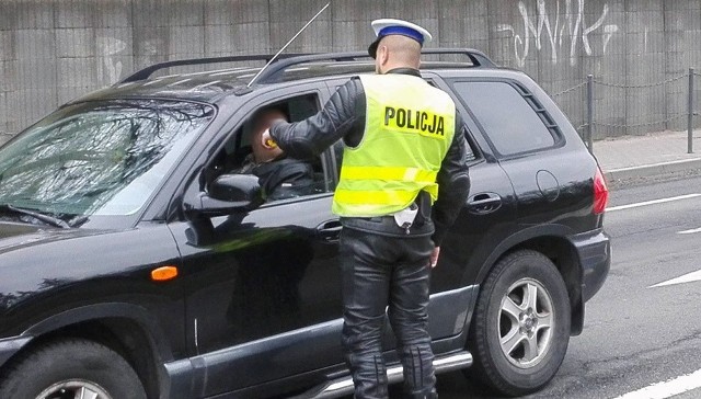 Akcja w Gorzowie ruszyła w niedzielę, 9 kwietnia, z samego rana, bo już o godz. 6.30. Policjanci drogówki pojawili się na ul. Słowiańskiej. Sprawdzali trzeźwość przez godzinę.