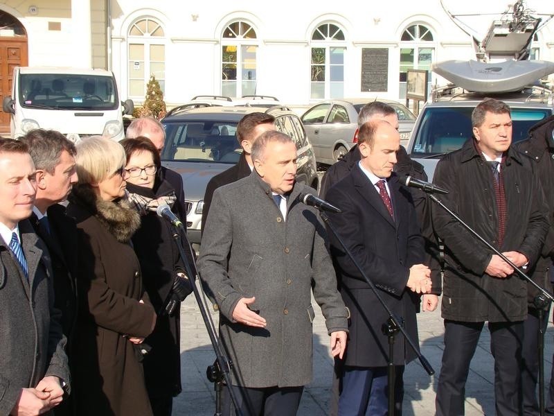 Grzegorz Schetyna i inni liderzy PO na Rynku w Oświęcimiu