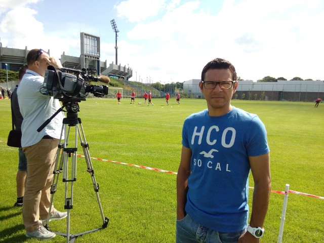 Hermes Neves Soares, były piłkarz i trener Zawiszy, na treningu reprezentacji Serbii.