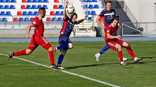 Fragment meczu Broń - Sokół, wiosną 2019 roku. Goście wygrali 1:0