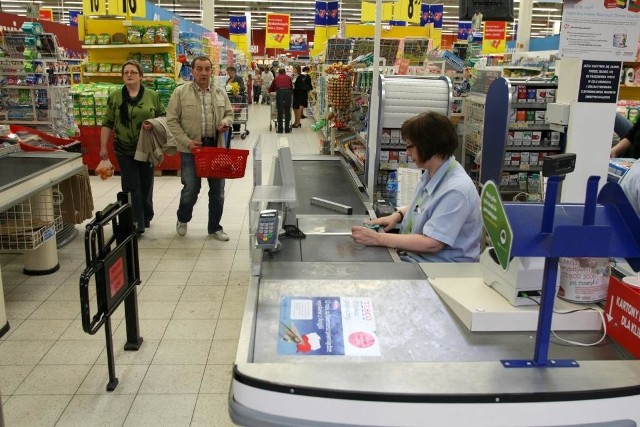 1 i 3 maja supermarkety będą zamknięte. Małe sklepiki mogą być otwarte o ile za lada staną ich właściciele bądź osoby specjalnie zatrudnione na ten czas na umowę - zlecenie. fot. D. Łukasik