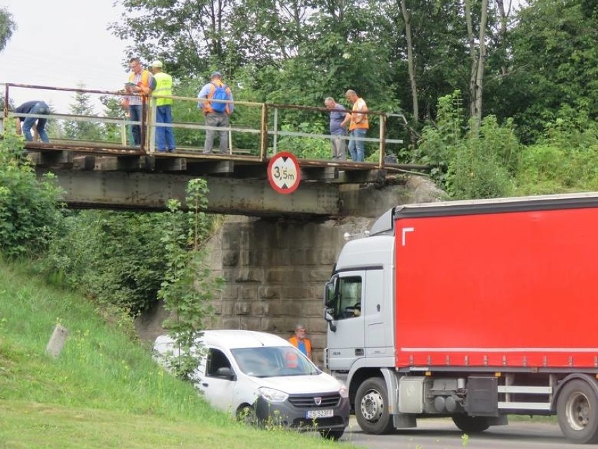 Wiadukt naDK52 w Kleczy Dolnej. Łatwo tu się zaklinować.