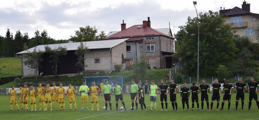 Remisem 2:2 zakończyły się derby gminy Krasne w rzeszowskiej...