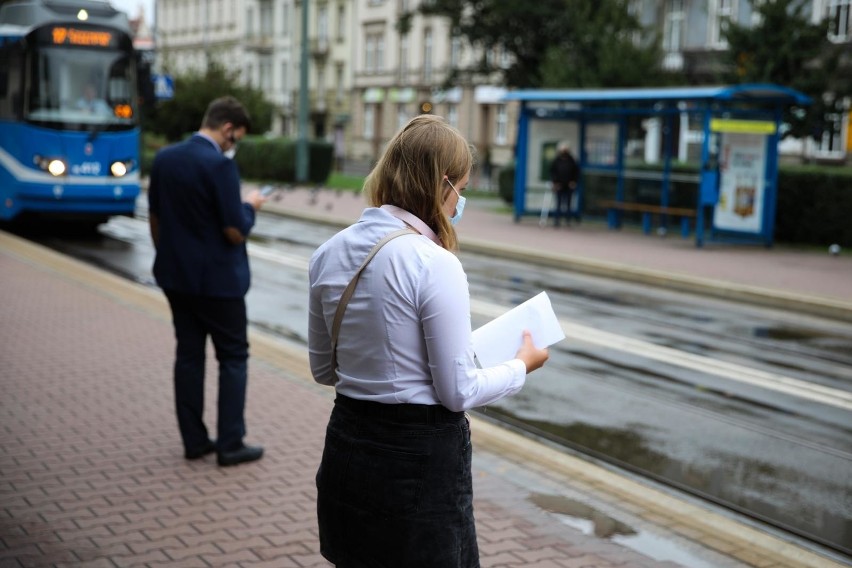 Co 15 minut przez cały dzień: 2, 4, 5, 6, 9, 10, 11, 12, 14,...