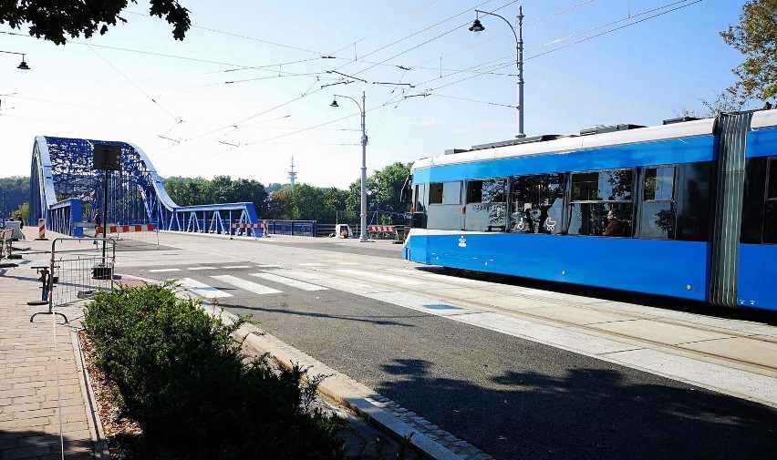 co 7,5 minuty w godzinach szczytu i co 15 minut poza...