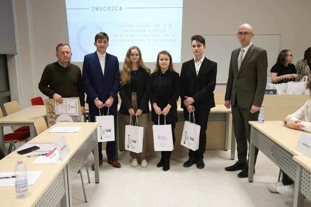 Uczniowie Liceum Ogólnokształcącego imienia Bartosza Głowackiego w Opatowie dostali się do finału turnieju debat historycznych
