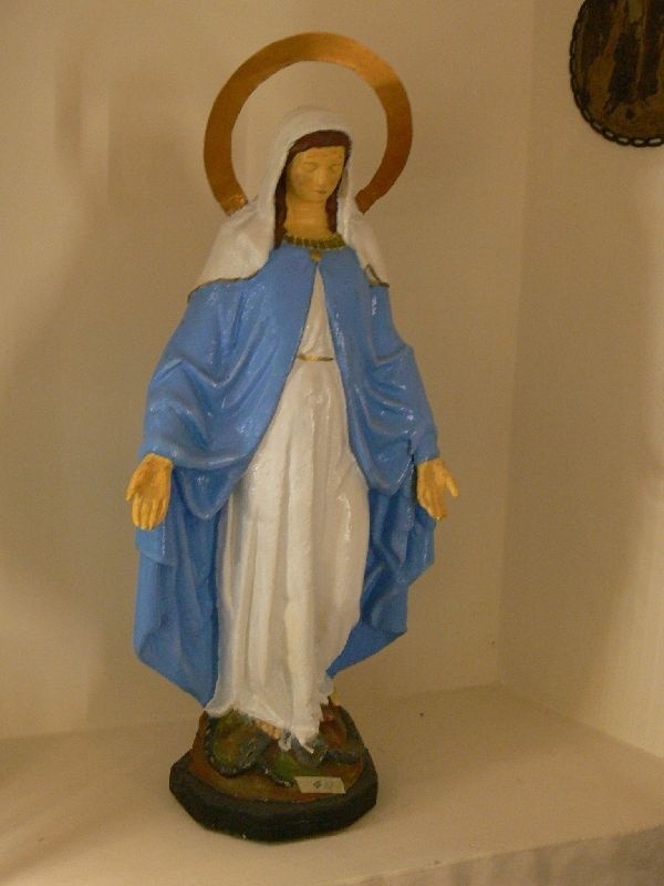 Tę 80&#8211;centymetrowa, a ważącą ponad sto kilogramów figurę Maryi ukrywano przez ponad pół wieku.