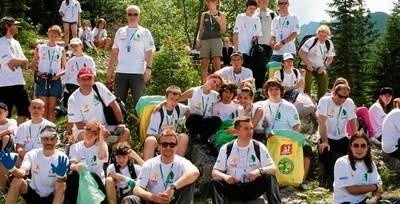 Grupa Siemachy z Rafałem Sonikiem na Myślenickich Turniach podczas "Czystych Tatr" w 2012 roku FOT. ARCHIWUM RAFAŁA SONIKA