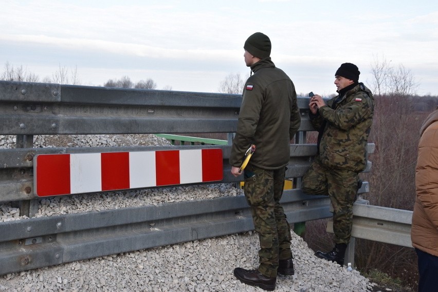 Wojsko zbuduje tymczasowy most na Dunajcu w Ostrowie? Może to potrwać nawet rok [10.12.]