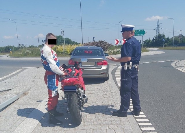 Wnioskiem do sądu, mandatem i punktami zakończyła się policyjna interwencja grupy SPEED wobec motocyklisty. Prędkość jaką zarejestrowali policjanci to 167 km/h.