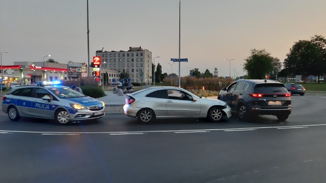 Kolizja na rondzie Stefana Kisielewskiego w Słupsku