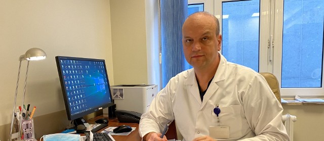 Dr Dariusz Bojanowski od kwietnia 2021 kieruje Oddziałem Ortopedii w ostrołęckim szpitalu