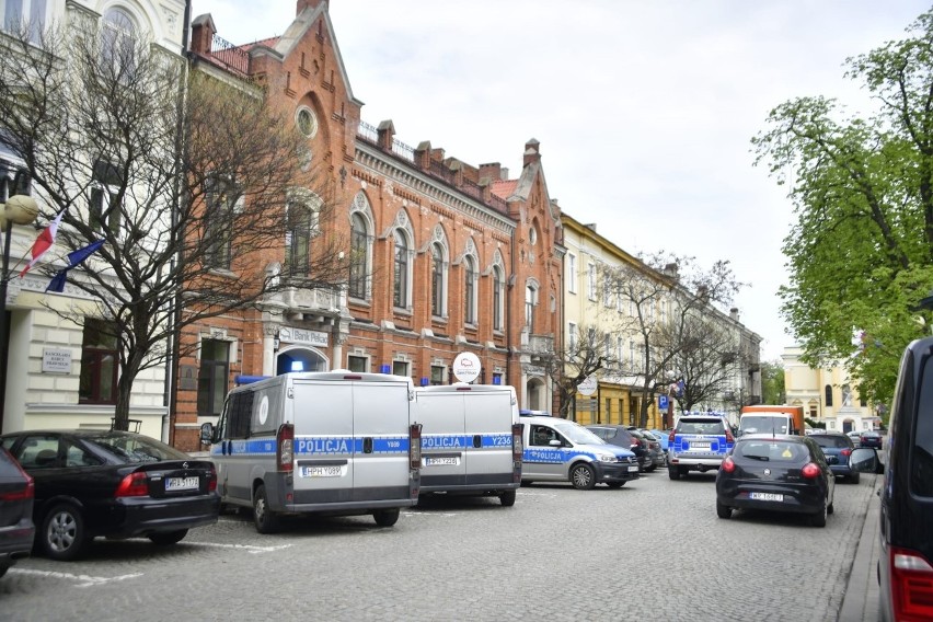 Do napadu na bank przy ulicy Piłsudskiego doszło w czwartek...