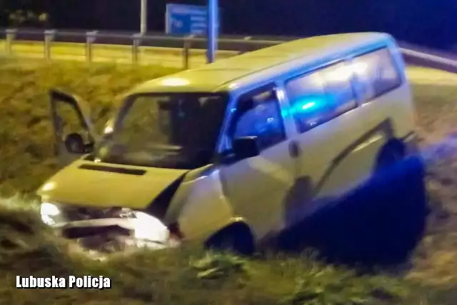 Policjanci ze Skwierzyny ruszyli w pościg za kierowcą busa.