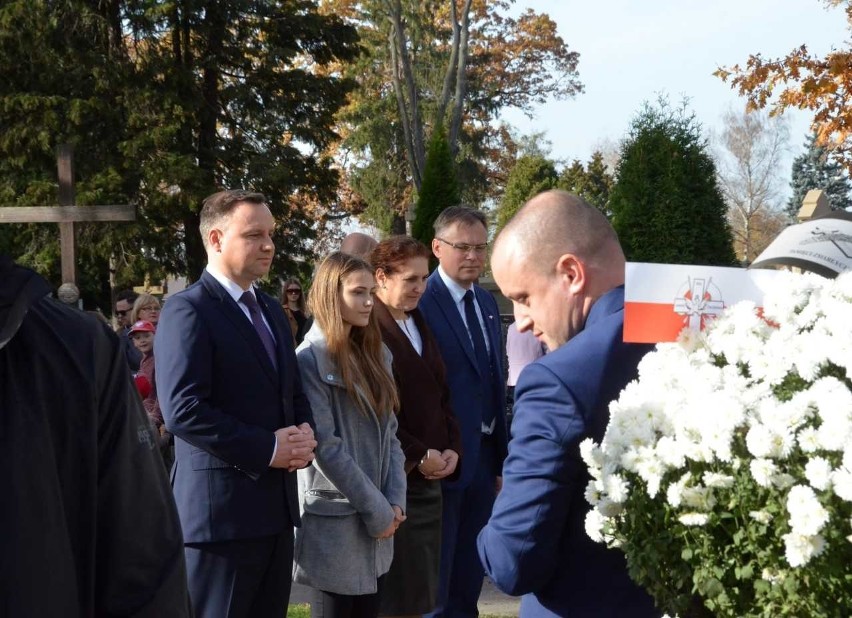 Nowy Sącz. Andrzej Duda wsparł kwestę na sądeckiej nekropolii 