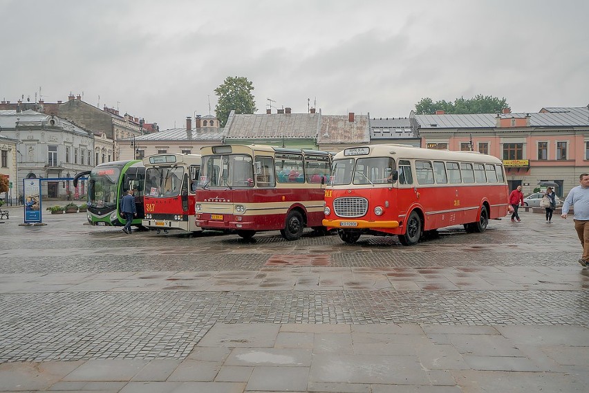 Nowy Sącz. Miejskie Przedsiębiorstwo Komunikacji świętuje jubileusz 70-lecia. W tym roku na ulicach miasta pojawią się 24 nowe autobusy