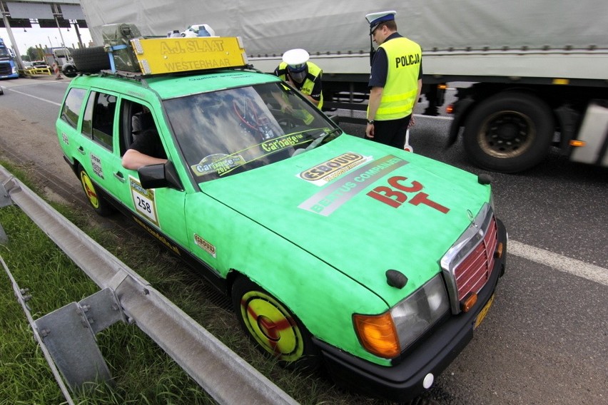 Carbage Run 2014: Dziwne auta ścigają się po autostradzie (ZDJĘCIA)
