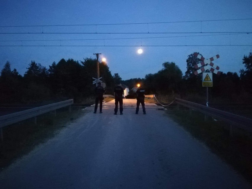 Czyżew-Ruś-Kolonia. Tragedia na przejeździe! Pociąg potrącił młodych ludzi. Zginęły dwie osoby [09.09.2019]