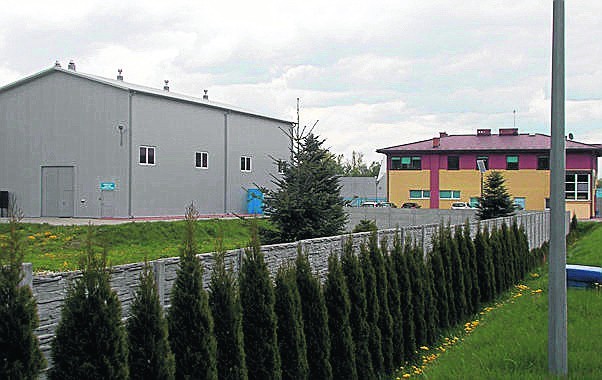 Miejski Zakład Wodociągów i Kanalizacji (z lewej) i Zakład Zagospodarowania Odpadów, którym zarządza spółka ZUO