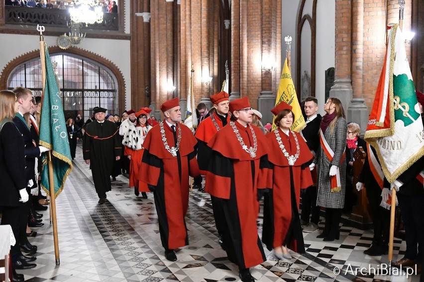 Studenci i wykładowcy Mszą św. zainaugurowali nowy rok akademicki (zdjęcia)         