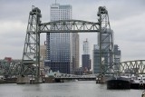 Rotterdam: Zdemontują historyczny most, by mógł się zmieścić w nim jacht budowany dla właściciela firmy Amazon Jeffa Bezosa