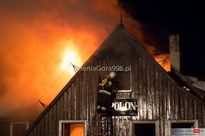 Tragiczny pożar w dawnym domu wczasowym Polon. Nie żyją 4 osoby (ZDJĘCIA)
