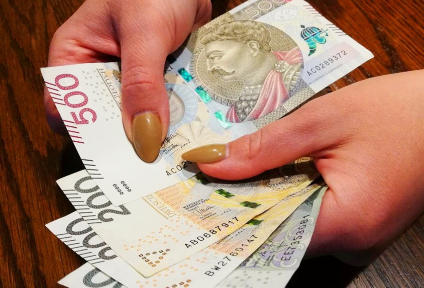 Pensja minimalna w Polsce w 2022 roku wyniesie 3010 złotych....