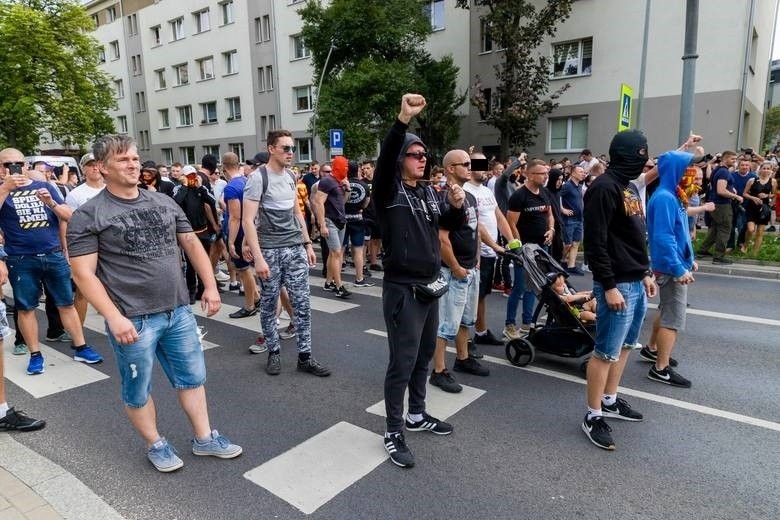 Białystok. Marsz równości. Prokuratura wstrzymuje się z aktem oskarżenia. Potrzebuje ekspertyzy biegłego (zdjęcia)