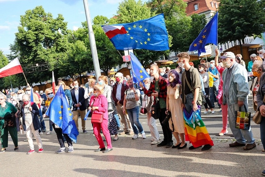 Protesty przed sądami w obronie sędziego Tuleyi 