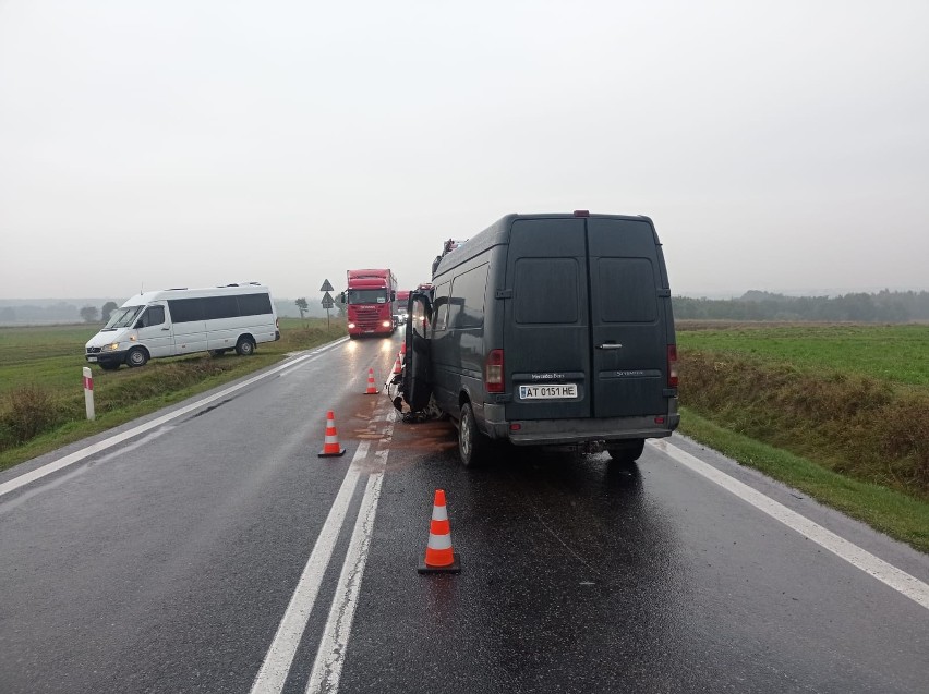 Zderzenie ciężarówki z busem na drodze krajowej nr 78 w Wolicy. Były utrudnienia